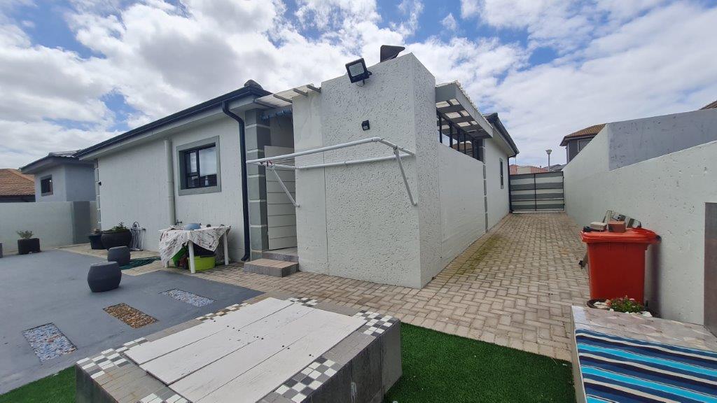 2 Bedroom Property for Sale in Dana Bay Western Cape